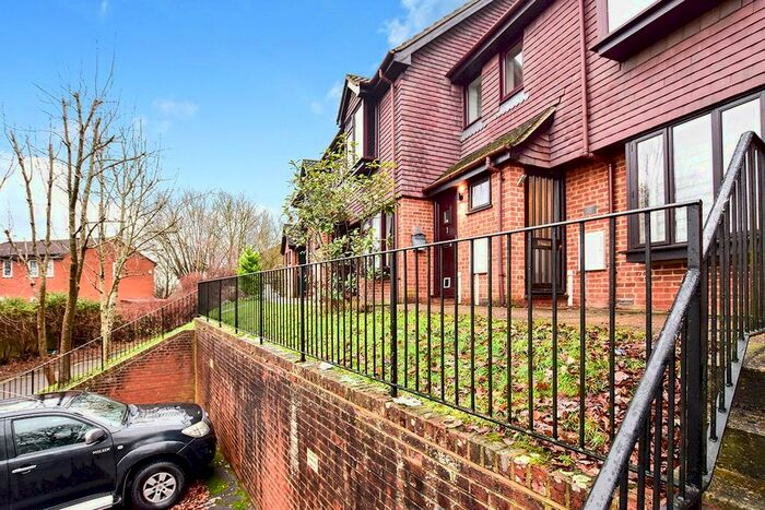 1 Bedroom Maisonette To Rent In Timber Bank, Chatham, Kent, ME5