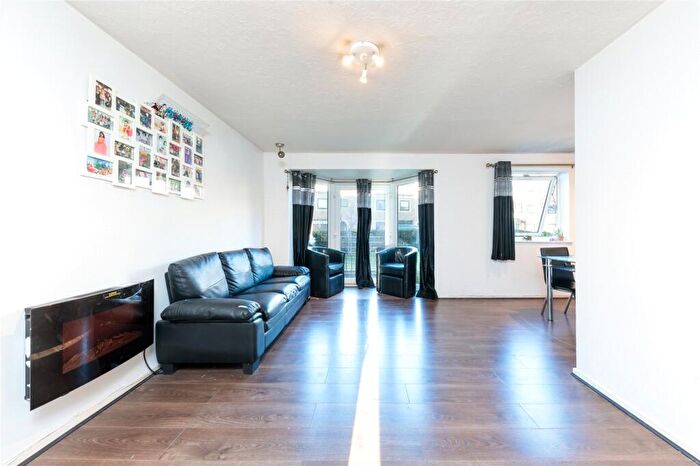 2 Bedroom Flat To Rent In Barnfield Place, Millwall, E14