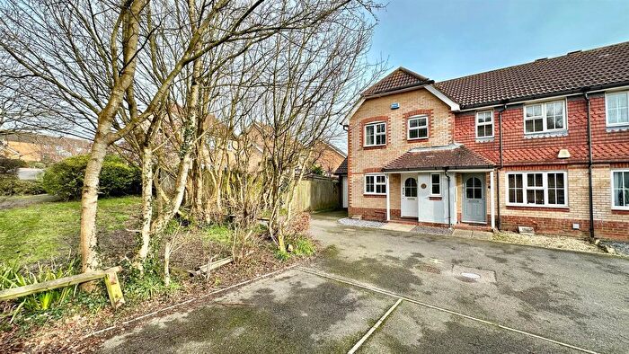 3 Bedroom Semi-Detached House For Sale In Ticehurst Close, Hastings, TN35