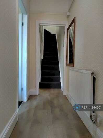 3 Bedroom Terraced House To Rent In Ashmount, Bradford, BD7