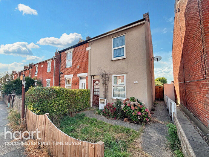 3 Bedroom Semi-Detached House For Sale In Harwich Road, Colchester, CO4