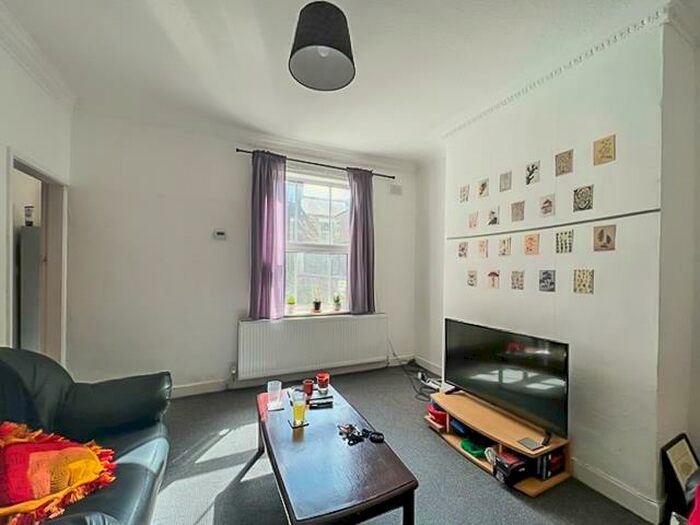 3 Bedroom Terraced House To Rent In Wellington Street, Nottingham, NG3