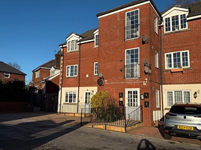 2 Bedroom Flat To Rent In Victoria Court, Tottington, BL8