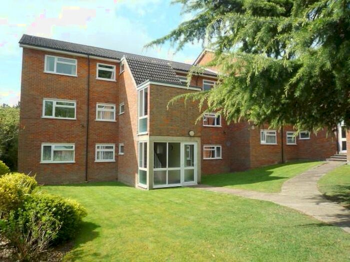 2 Bedroom Apartment To Rent In Cranmore Court, St. Albans, AL1