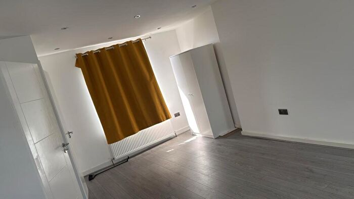 1 Bedroom House To Rent In Park Avenue, Mitcham, CR4