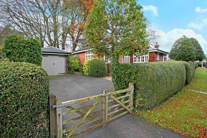 3 Bedroom Detached House To Rent In Cardigan Road, Marlborough, SN8