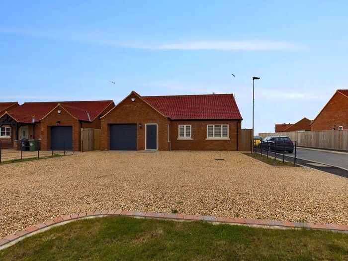3 Bedroom Detached Bungalow For Sale In Hungate Road, Emneth, Wisbech, PE14