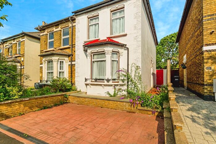 3 Bedroom Semi-Detached House For Sale In Chelsham Road, South Croydon, CR2