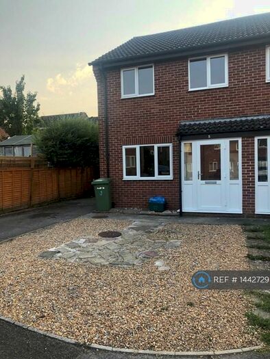 3 Bedroom Semi-Detached House To Rent In Gould Close, Street, BA16