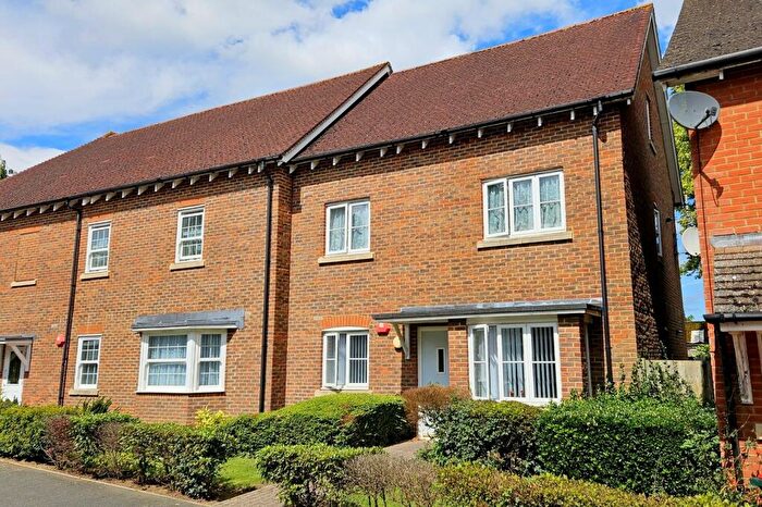 1 Bedroom Flat To Rent In Oak Road, Crawley, West Sussex., RH11