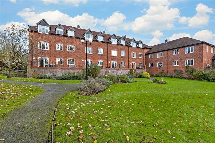 1 Bedroom Flat For Sale In Belmont Road, Leatherhead, Surrey, KT22