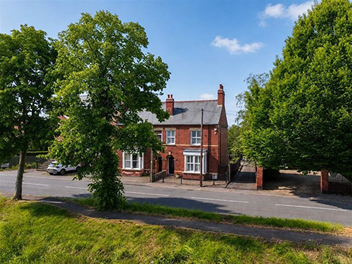 4 Bedroom Semi-Detached House For Sale In Cowbit Road, Spalding, PE11