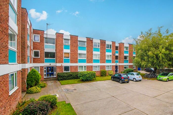 2 Bedroom Apartment For Sale In West Court, Osney Island, OX2