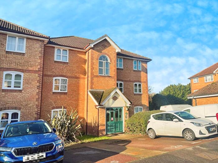 2 Bedroom Flat To Rent In Worcester Gardens, Slough, SL1