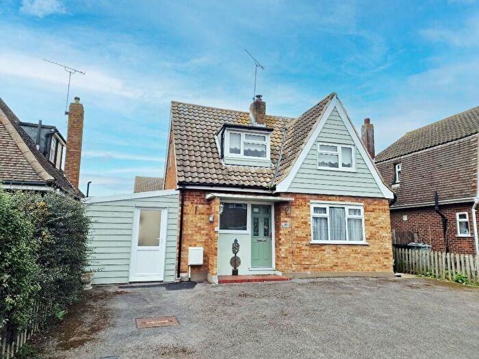 3 Bedroom Detached House For Sale In Brickwall Close, Burnham-On-Crouch, CM0