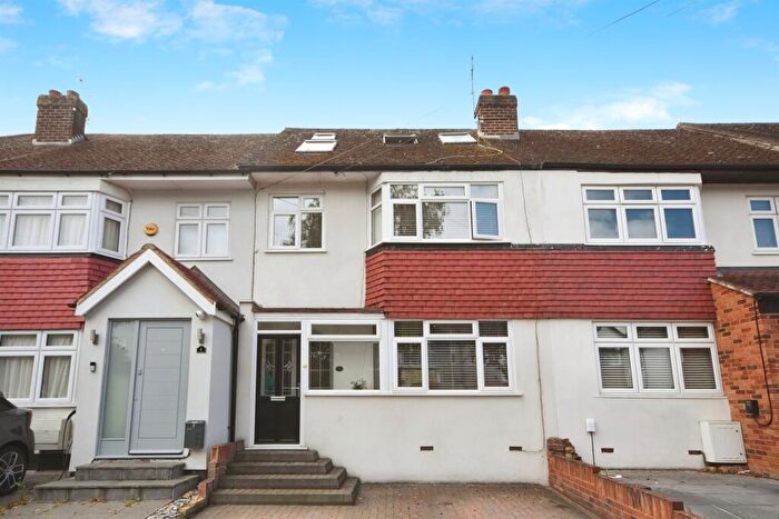 5 Bedroom Terraced House For Sale In Arundel Road, Romford, RM3