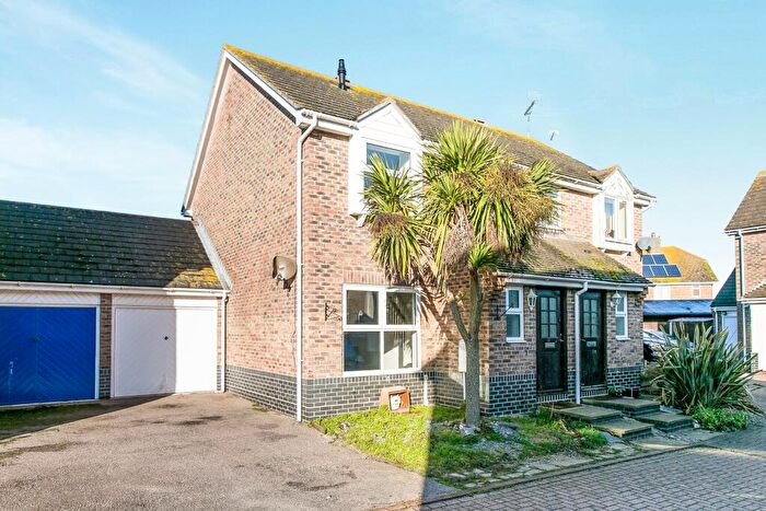 3 Bedroom Semi-Detached House To Rent In Little Stone Court, Martello Bay, CO15