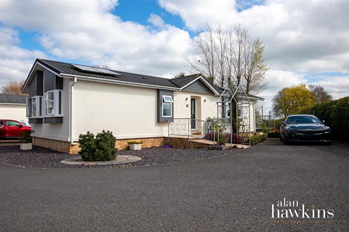 2 Bedroom Park Home For Sale In Lillybrook Estate, Lyneham, Chippenham, SN15