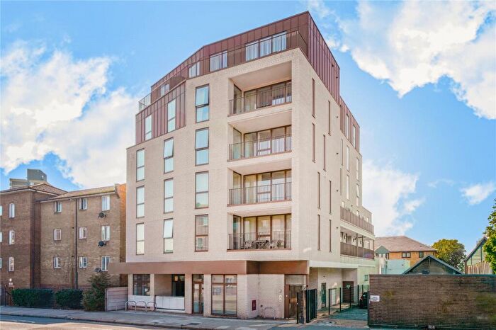3 Bedroom Flat For Sale In West Ham Lane, Stratford, London, E15