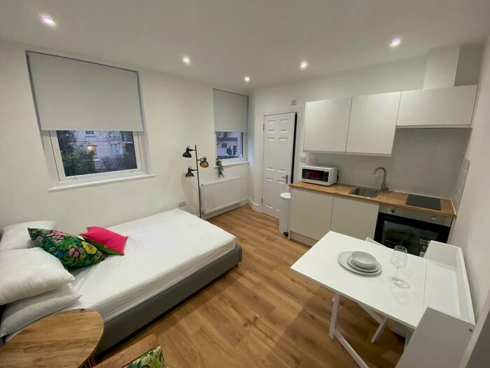 Studio To Rent In Kentish Town Road, London, NW1