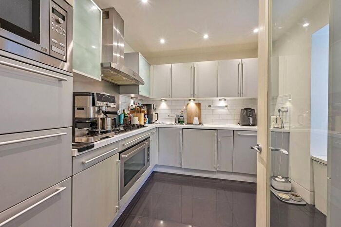 2 Bedroom End Of Terrace House To Rent In Southfields Road, Wandsworth, London, SW18