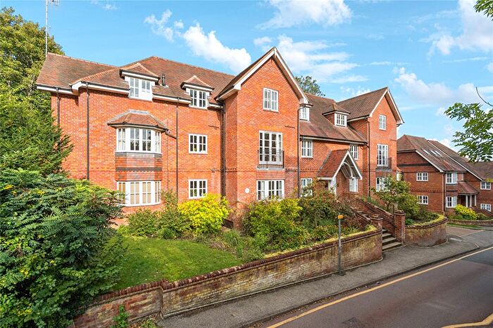 2 Bedroom Flat For Sale In Chesham Road, Berkhamsted, Hertfordshire, HP4