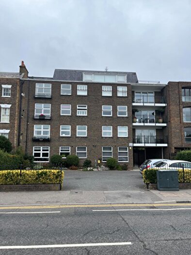 1 Bedroom Flat For Sale In Snaresbrook Road, Snaresbrook, London, E11