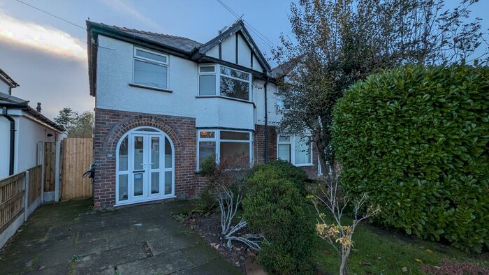 3 Bedroom Semi-Detached House To Rent In Davenham Road, Formby, L37