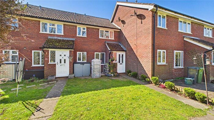 1 Bedroom Flat For Sale In Lightwater, Surrey, GU18