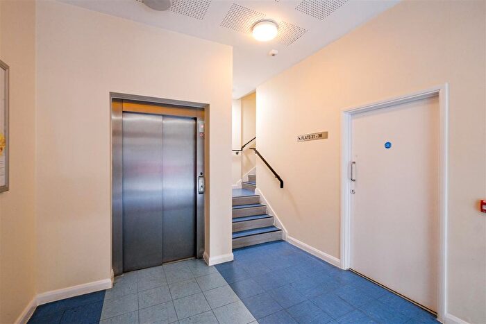 1 Bedroom Flat For Sale In Grange Park Road, London, E10