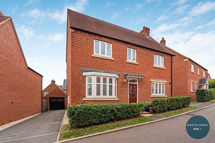 4 Bedroom Detached House For Sale In Squirrel Close, Brackley, NN13