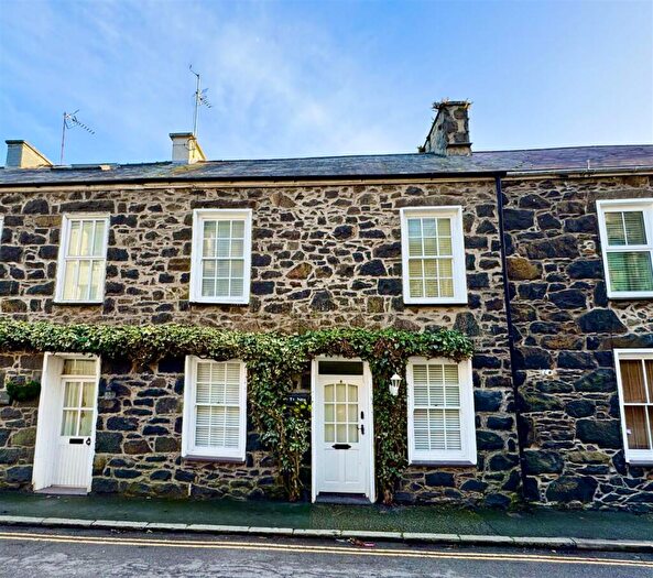 3 Bedroom Terraced House For Sale In Church Place, Pwllheli, LL53
