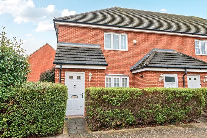 2 Bedroom Maisonette For Sale In Hancock Close, Aylesbury, HP21