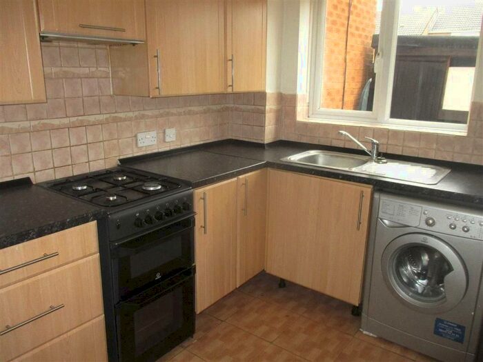 1 Bedroom End Of Terrace House To Rent In Pearl Gardens, Slough, Berkshire, SL1