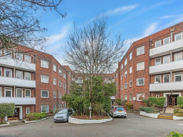 3 Bedroom Apartment To Rent In Cromwell Court, Kingston Hill, Kingston Upon Thames, Surrey, KT2