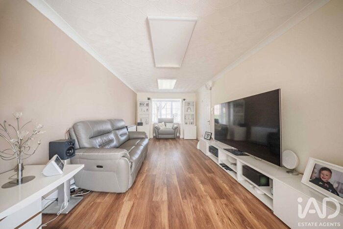 2 Bedroom Detached Bungalow For Sale In Hinton View, Haddenham, Cambridgeshire, CB6