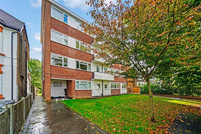 2 Bedroom Flat For Sale In The Ridgeway, North Chingford, E4