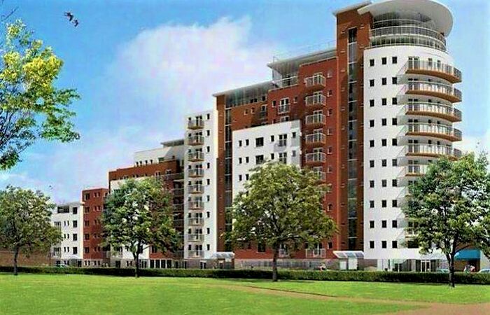 2 Bedroom Flat To Rent In Orchard Place, Southampton, SO14