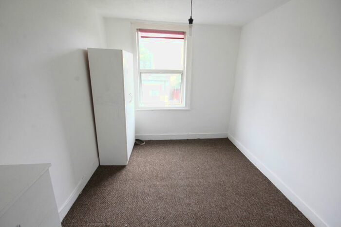 1 Bedroom Flat To Rent In Cazenove Road, Walthamstow, E17
