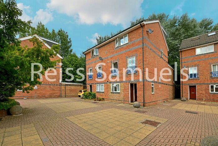 6 Bedroom Town House To Rent In Ambassador Square, Canary Wharf, London, E14