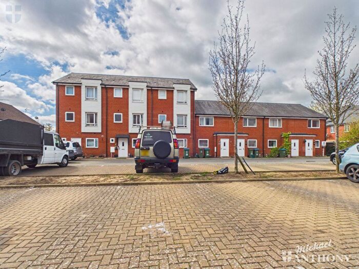 2 Bedroom Flat For Sale In Boldison Close, Aylesbury, Buckinghamshire, HP19