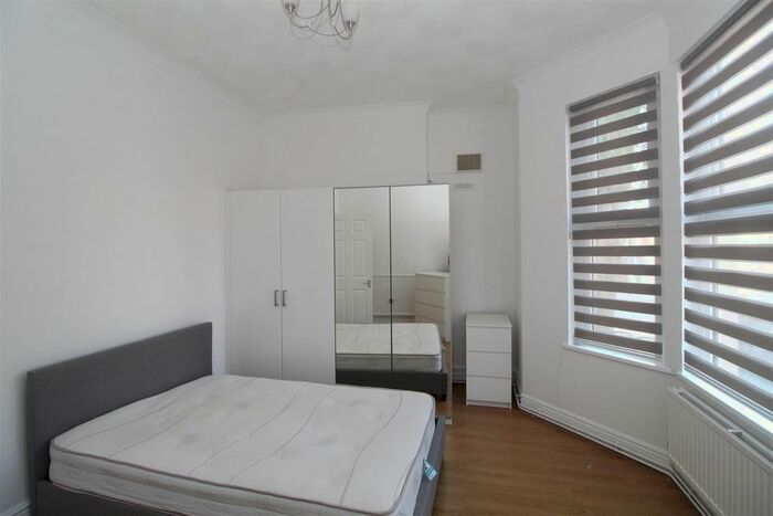 2 Bedroom Flat To Rent In Romilly Road, Pontcanna, Cardiff, CF5