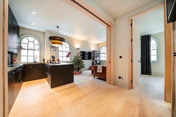 1 Bedroom Flat For Sale In Amwell Street, Clerkenwell, EC1R