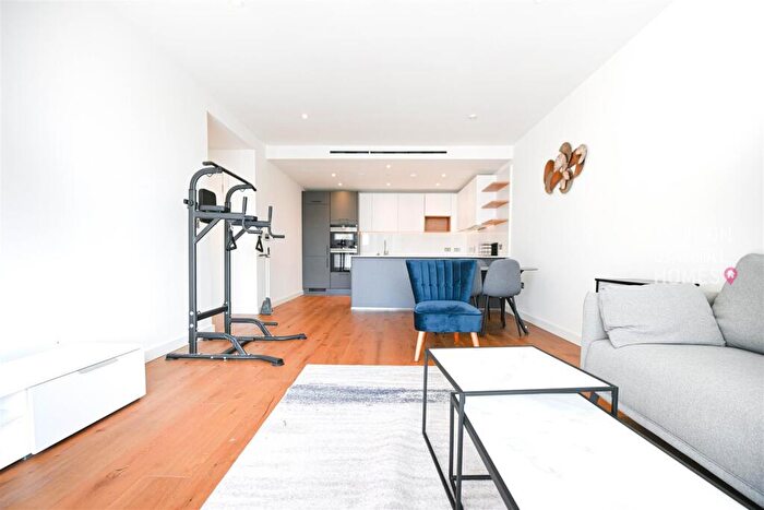 2 Bedroom Apartment To Rent In Fisherton Street, London, NW8