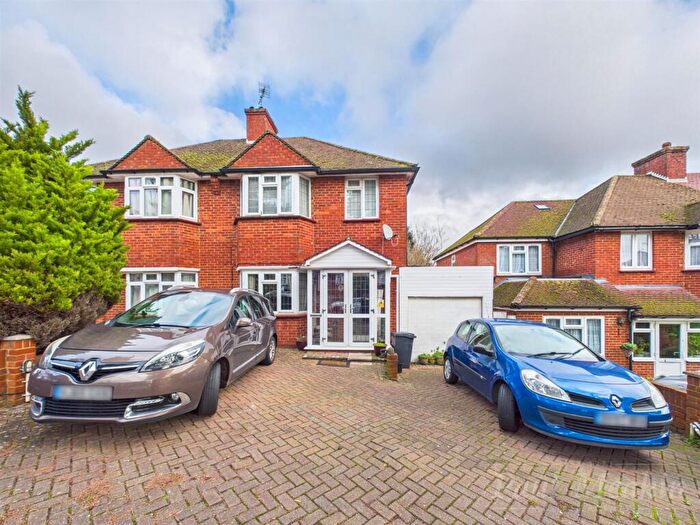 3 Bedroom House For Sale In Crossways, South Croydon, CR2