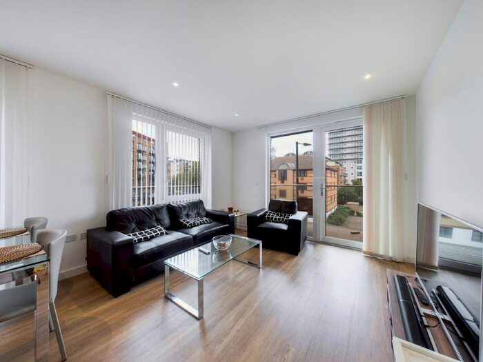 2 Bedroom Flat To Rent In Quinton Court, London, SE16