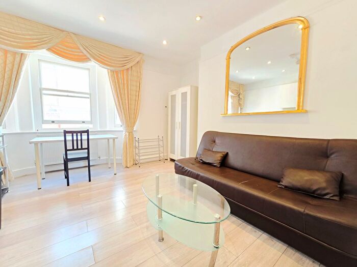 3 Bedroom Flat To Rent In Nassau Street, Fitzrovia, W1W