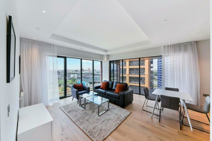 2 Bedroom Apartment To Rent In Modena House, London City Island, London, E14