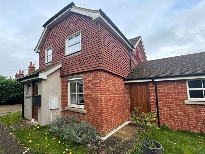 3 Bedroom Link Detached House To Rent In Holt Lane, Hook, Hampshire, RG27