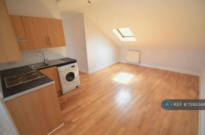 3 Bedroom Flat To Rent In High Street North, Dunstable, LU6